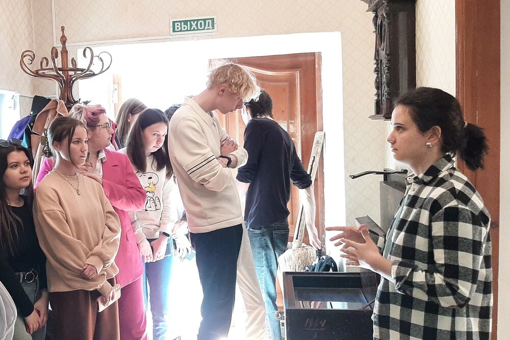 Студенты группы е9316Л отделения иностранных языков посетили музей купечества ЕИ КФУ Студенты группы е9316Л отделения иностранных языков посетили музей купечества ЕИ КФУ