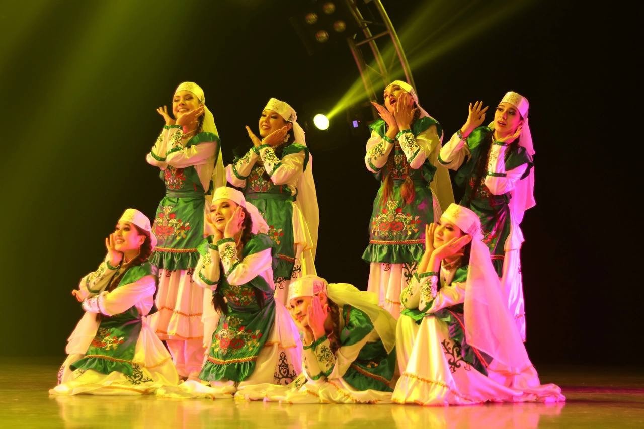 Танцевальный коллектив 'Яшьлек' Танцевальный коллектив 'Яшьлек'