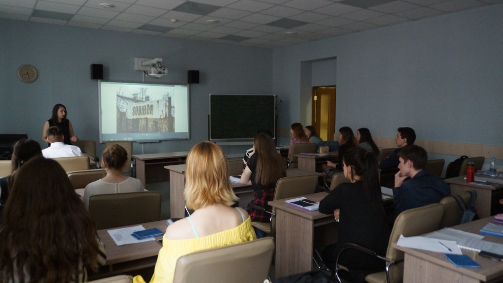 � ������ ������ �. ���������� '�������': ������ � �������� � ��������