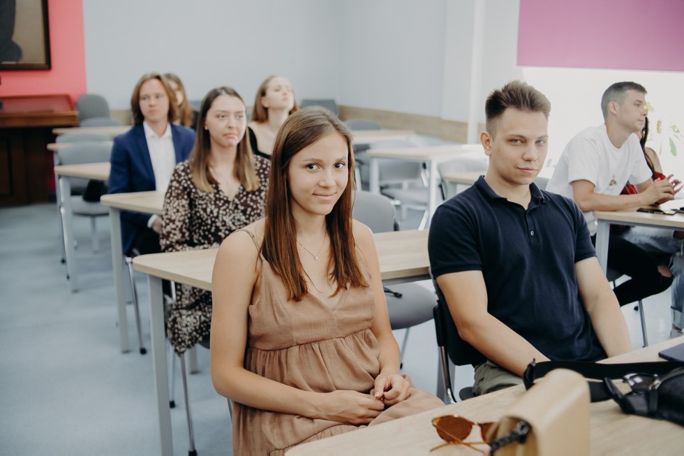 Выпускникам направлений Регионоведение России и Зарубежное регионоведение вручили дипломы Выпускникам направлений Регионоведение России и Зарубежное регионоведение вручили дипломы