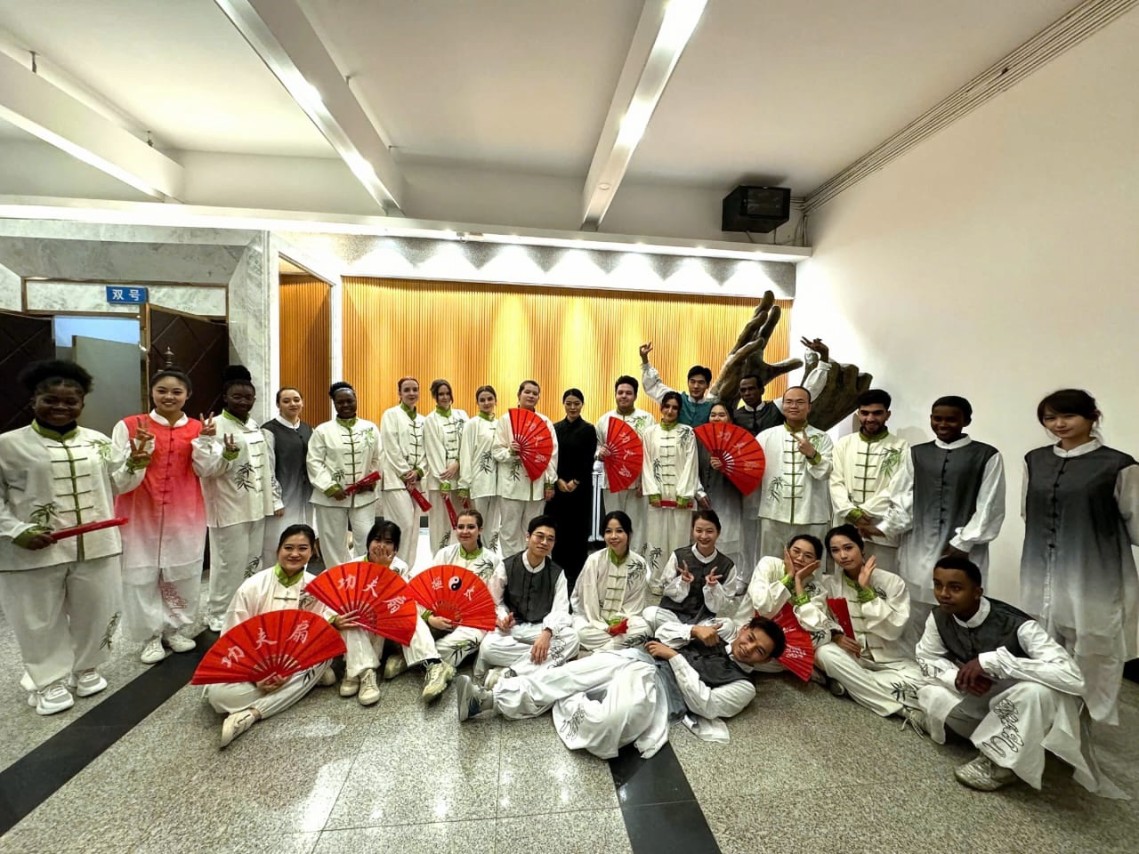 Абитуриенту: изучай английский, китайский, немецкий ? стань востребованным специалистом! Абитуриенту: изучай английский, китайский, немецкий ? стань востребованным специалистом!