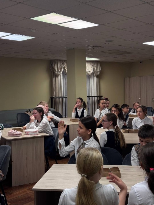 Урок финансовой грамотности провели студенты 2 курса ОРМ в Лицее №35 г. Казань Урок финансовой грамотности провели студенты 2 курса ОРМ в Лицее №35 г. Казань