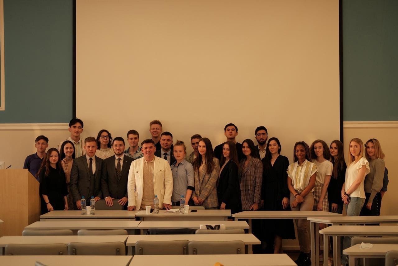 Запуск нового проекта 'Школа Наставничества' в рамках направления деятельности по развитию потенциала студентов Юридического Факультета Запуск нового проекта 'Школа Наставничества' в рамках направления деятельности по развитию потенциала студентов Юридического Факультета