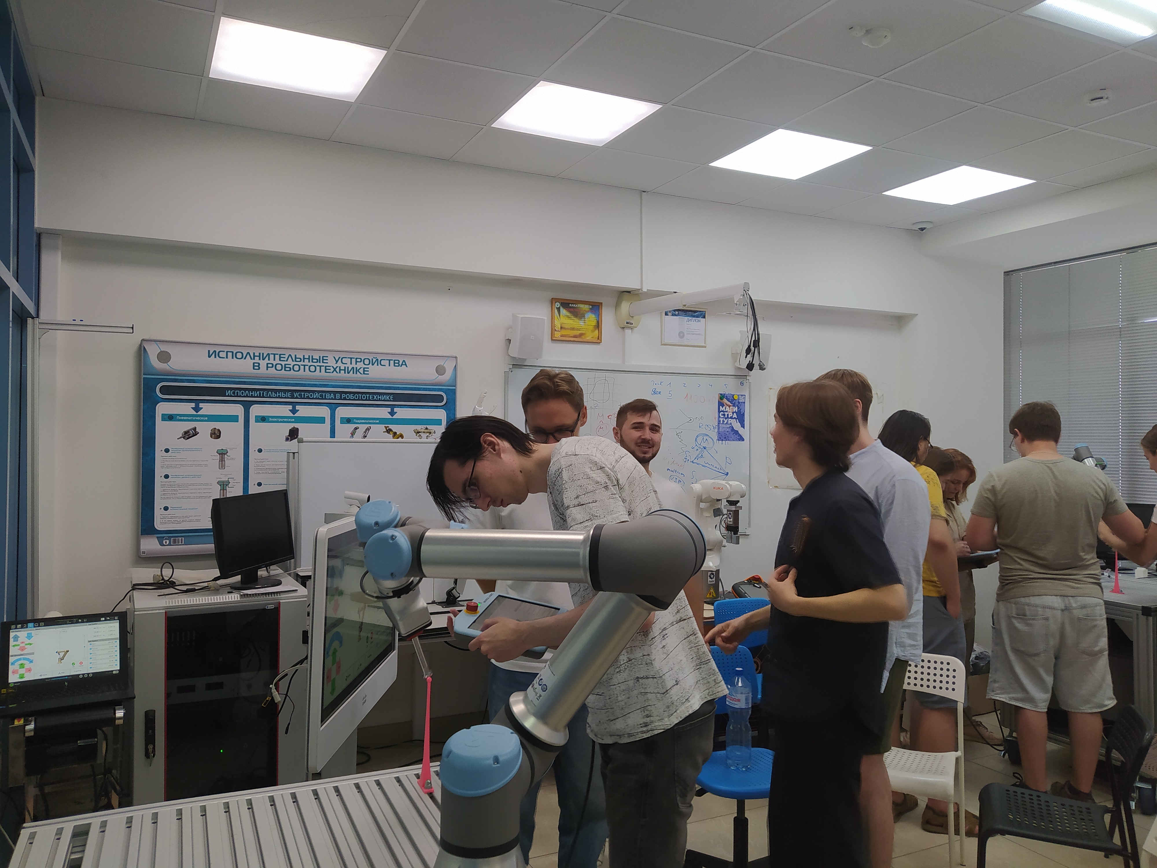 �������� ������ ����������� ���� �� ������������� �������� Universal Robot UR3/UR5 � ���� ,����, ����, �������������