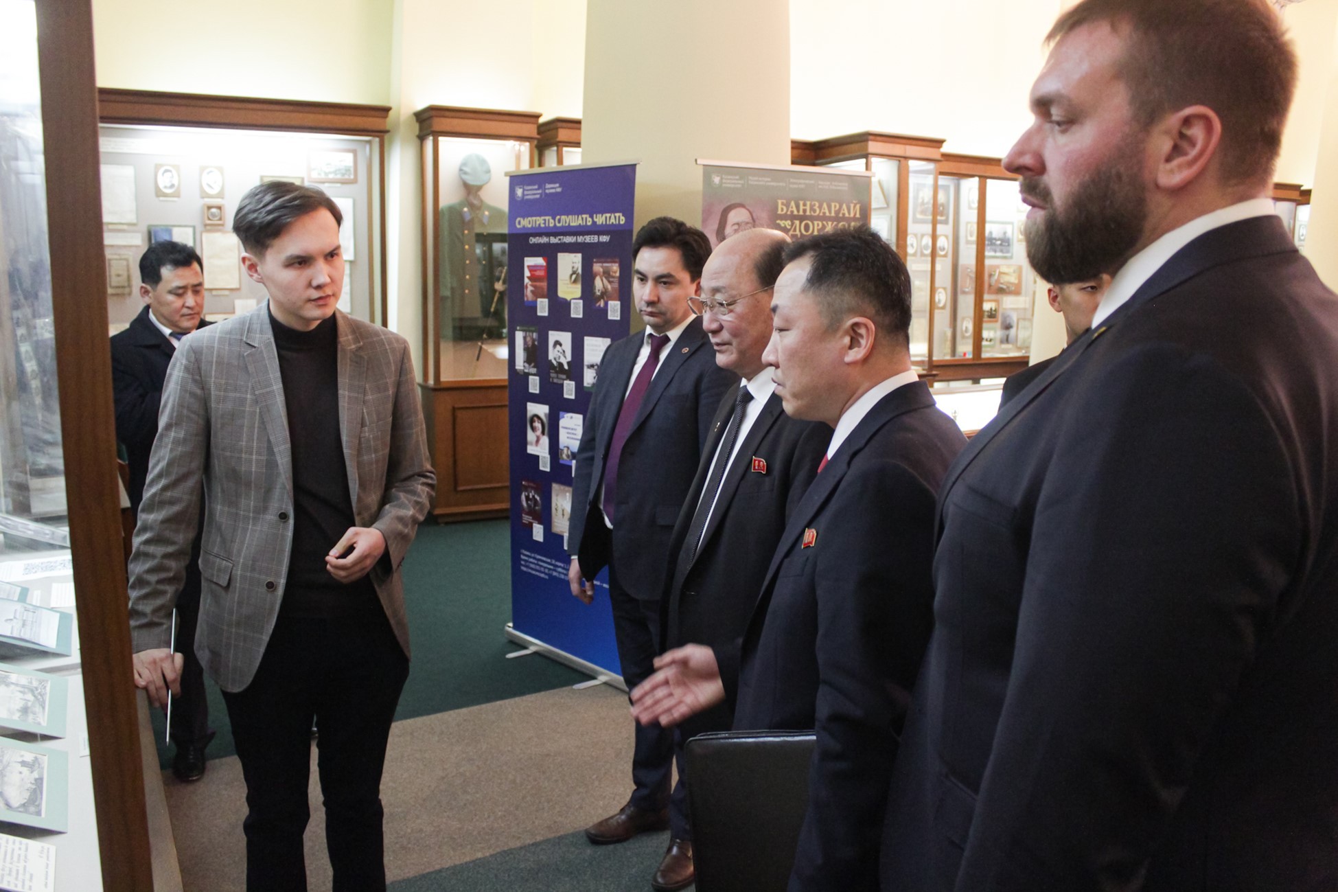 Посол КНДР в России посетил Казанский университет ,КНДР, Син Хон Чхол, Музей истории