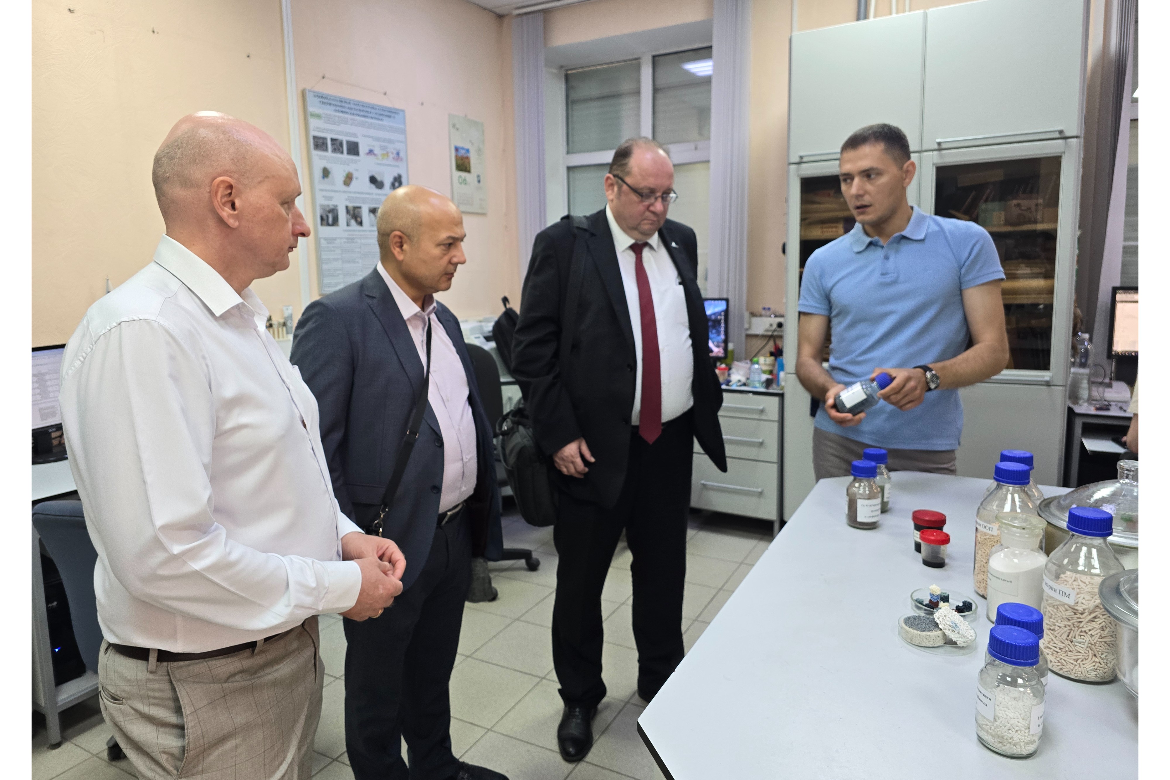 Министерство химической промышленности Узбекистана в Химическом институте Министерство химической промышленности Узбекистана в Химическом институте