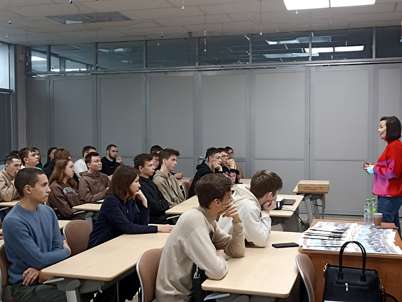 Беседа со студентами на тему 'Профилактика зависимого поведения и правонарушения среди студенчества' прошла в Институте физики Беседа со студентами на тему 'Профилактика зависимого поведения и правонарушения среди студенчества' прошла в Институте физики