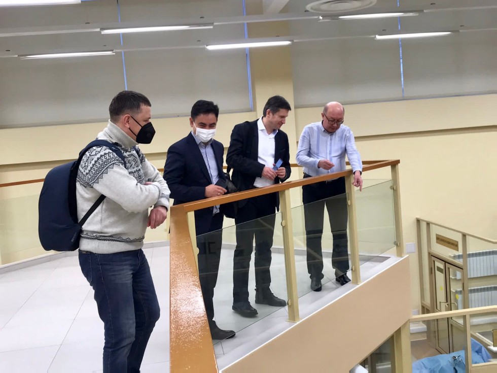 ����������