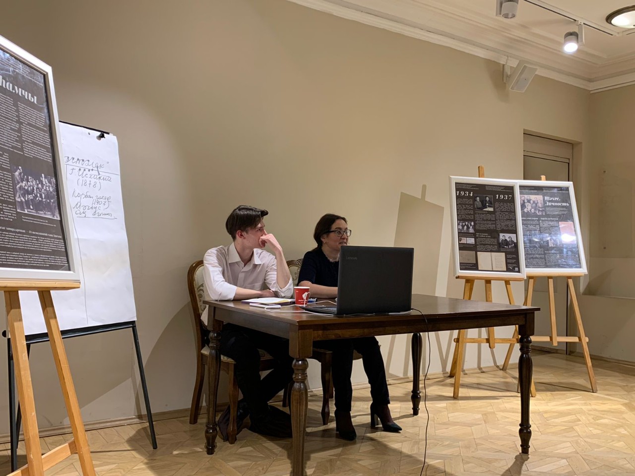 Абитуриентларабыз белән 'Татар китабы йорты'нда очрашу Абитуриентларабыз белән 'Татар китабы йорты'нда очрашу