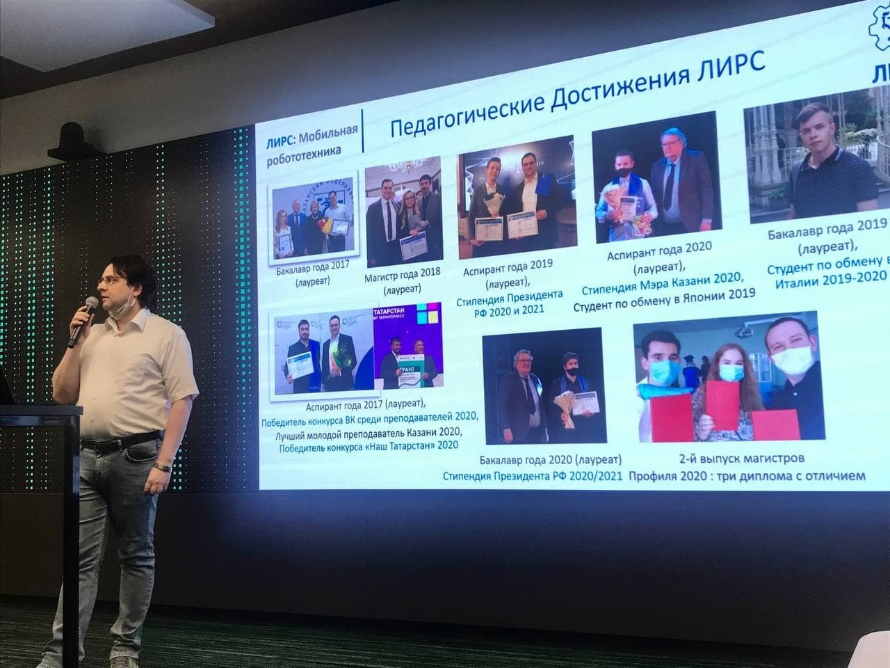 Professor Evgeni Magid delivered a lecture at the opening of a new robotics laboratory at School 21