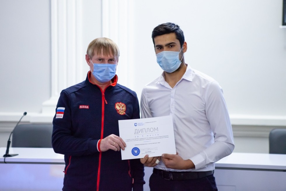 Чествование лучших сотрудников и студентов прошло в Елабужском институте КФУ Чествование лучших сотрудников и студентов прошло в Елабужском институте КФУ