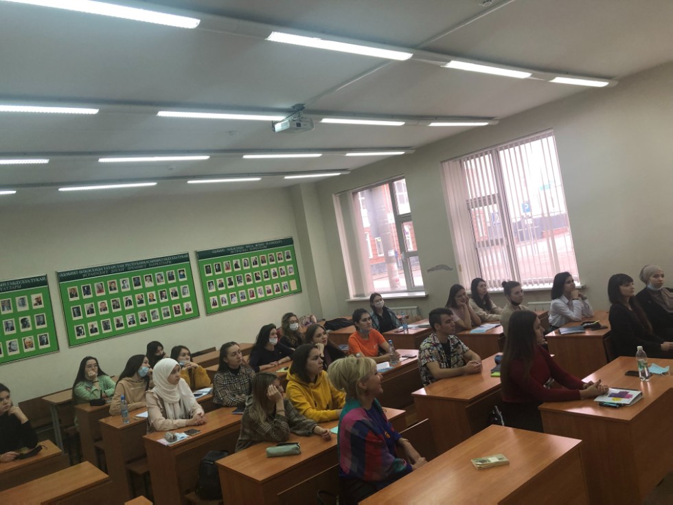 Шагыйрә Илсөяр Иксанова белән очрашу Шагыйрә Илсөяр Иксанова белән очрашу