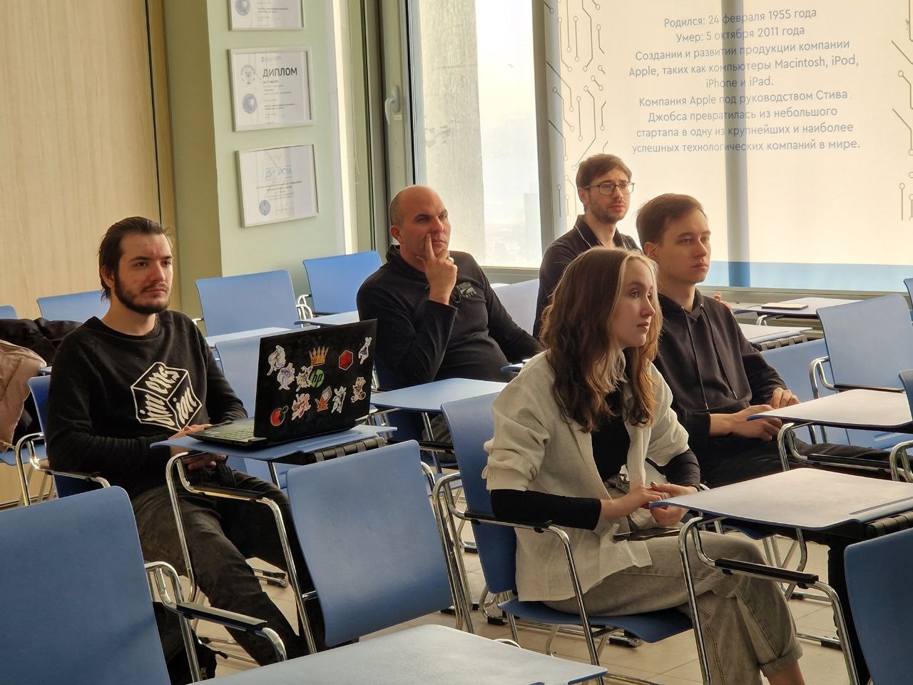 Человек играющий Человек играющий