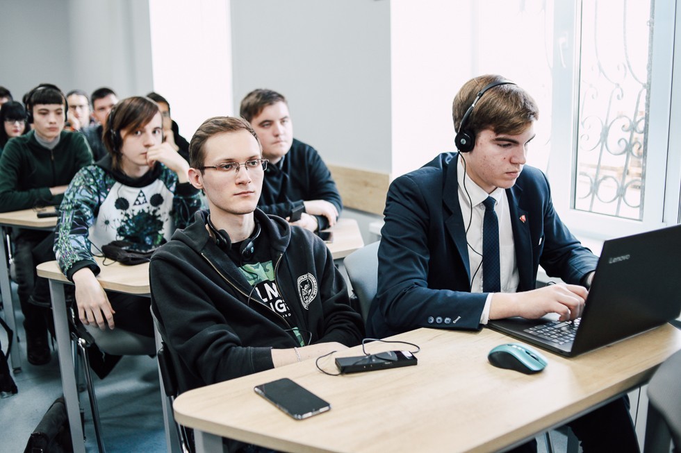 Открытая лекция профессора Робина Лейна Фокса из Оксфорда была прочитана студентам Института международных отношений КФУ Открытая лекция профессора Робина Лейна Фокса из Оксфорда была прочитана студентам Института международных отношений КФУ