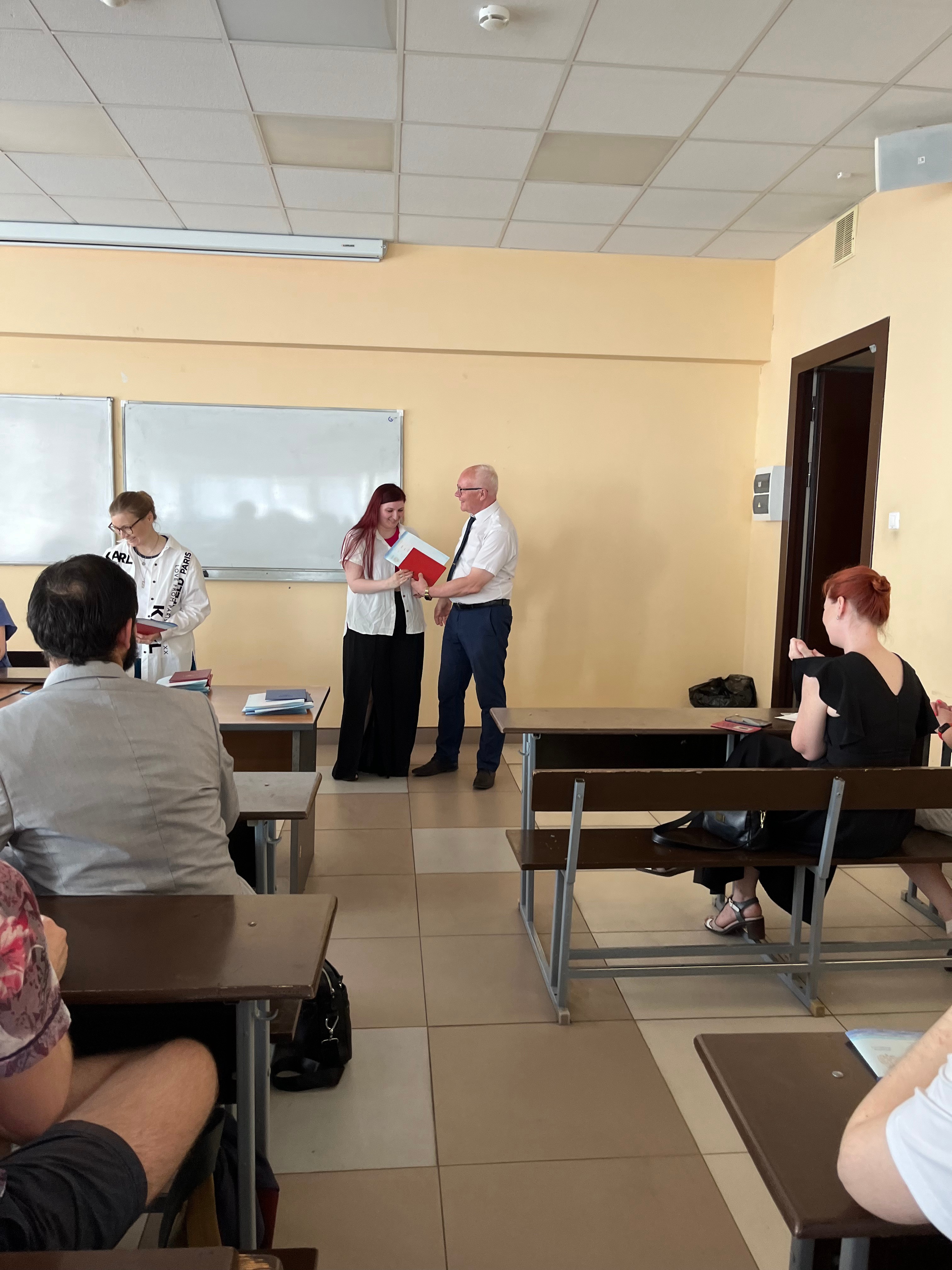 Торжественное вручение дипломов! Торжественное вручение дипломов!