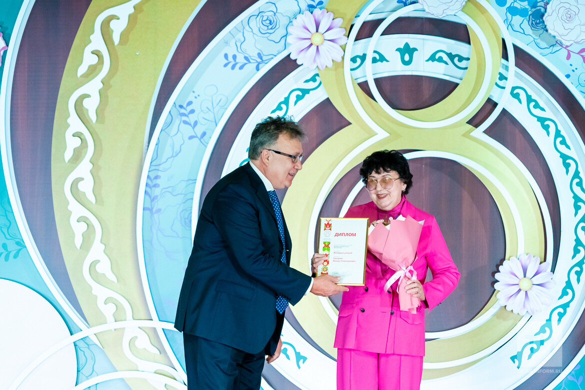 7 марта в Казани прошла торжественная церемония подведения итогов республиканского конкурса 'Женщина года. Мужчина года: женский взгляд' 7 марта в Казани прошла торжественная церемония подведения итогов республиканского конкурса 'Женщина года. Мужчина года: женский взгляд'