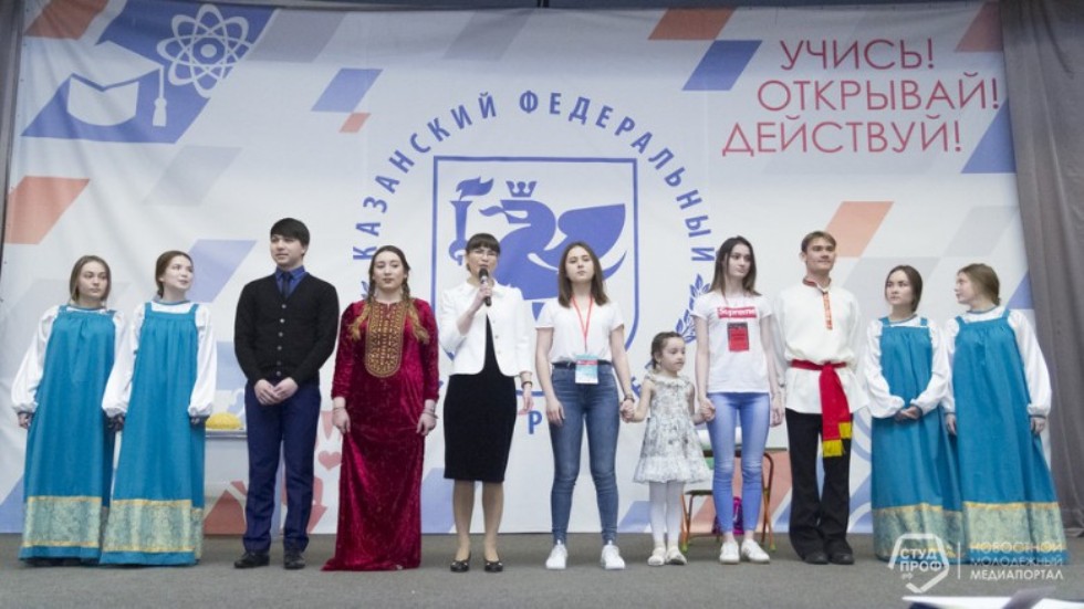 Ассистент кафедры германской филологии Мухамадьярова А.Ф. была награждена дипломом победителя конкурса в номинации 'Лучший куратор академической группы' Ассистент кафедры германской филологии Мухамадьярова А.Ф. была награждена дипломом победителя конкурса в номинации 'Лучший куратор академической группы'