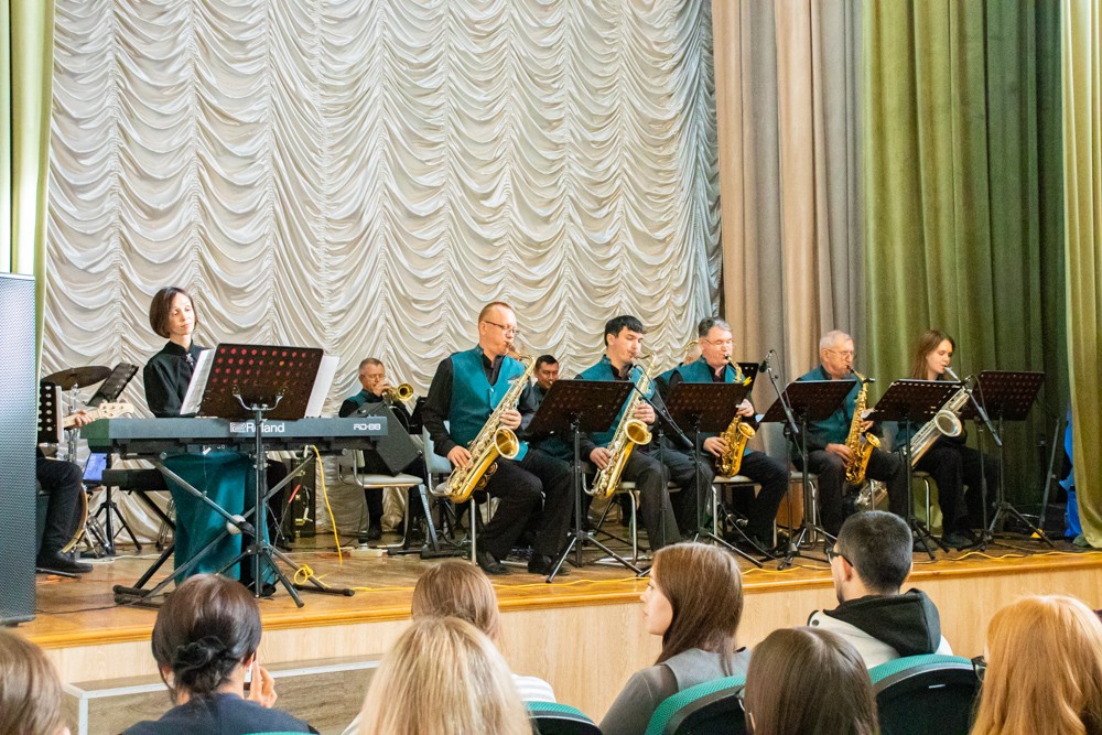 Джазовые мелодии в честь Дня учителя: Джазовые мелодии в честь Дня учителя: