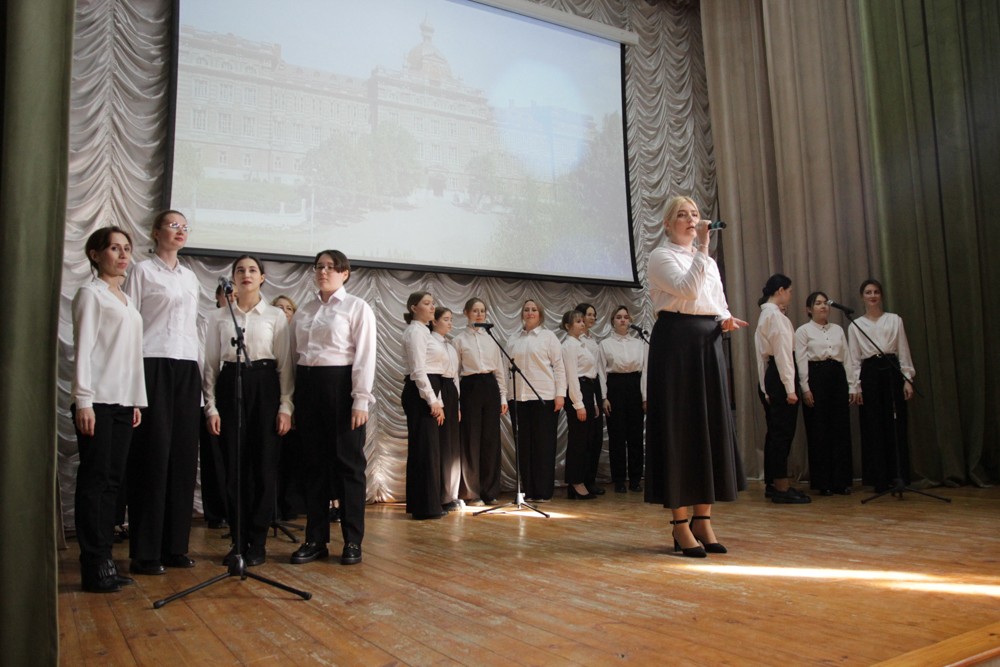 Участие коллектива Елабужского института КФУ в I муниципальном конкурсе 'Алабуга-Арт' художественной самодеятельности среди коллективов предприятий, организаций и учреждений Участие коллектива Елабужского института КФУ в I муниципальном конкурсе 'Алабуга-Арт' художественной самодеятельности среди коллективов предприятий, организаций и учреждений