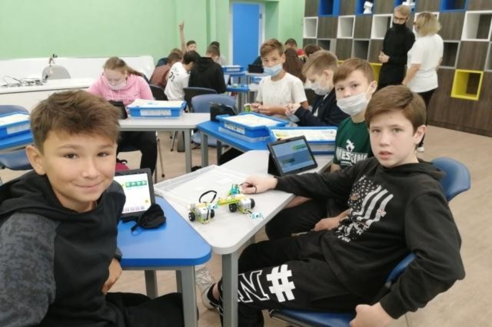 Робот за час: знакомство с робототехникой в ДНК Робот за час: знакомство с робототехникой в ДНК