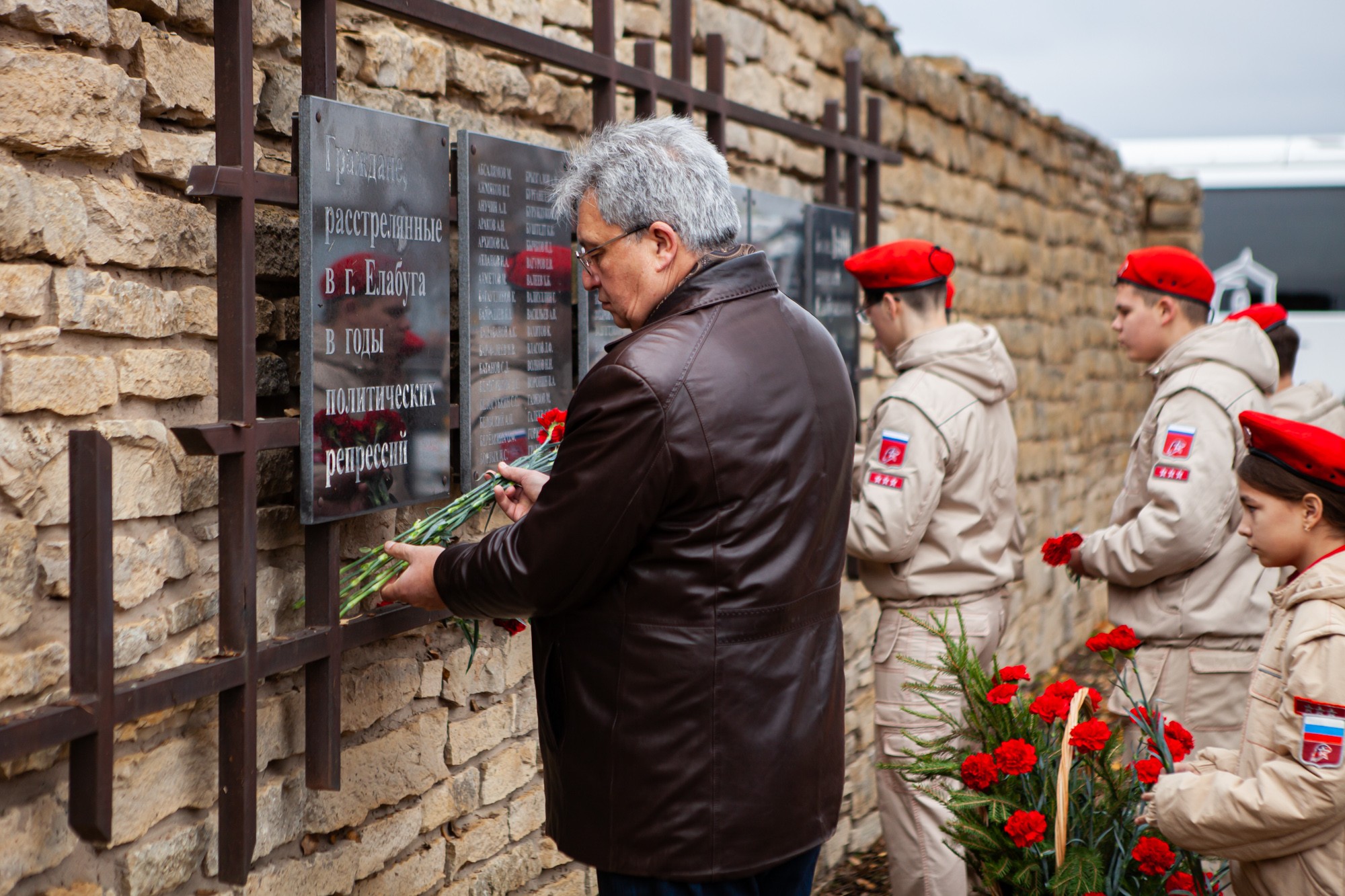 Студенты Елабужского института КФУ почтили память жертв политических репрессий Студенты Елабужского института КФУ почтили память жертв политических репрессий