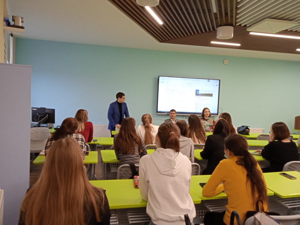 Габдулла Тукай исемендәге милли мәдәният һәм мәгариф Югары мәктәбендә укучы студентлар танылган журналистлар белән очраштылар Габдулла Тукай исемендәге милли мәдәният һәм мәгариф Югары мәктәбендә укучы студентлар танылган журналистлар белән очраштылар