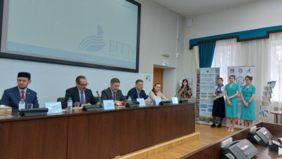 'Татар филологиясен өйрәнү һәм укытуның актуаль мәсәләләре' 'Татар филологиясен өйрәнү һәм укытуның актуаль мәсәләләре'