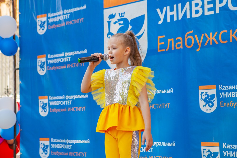 Развлекательно-игровая программа 'Планета под названием Детство!' Развлекательно-игровая программа 'Планета под названием Детство!'