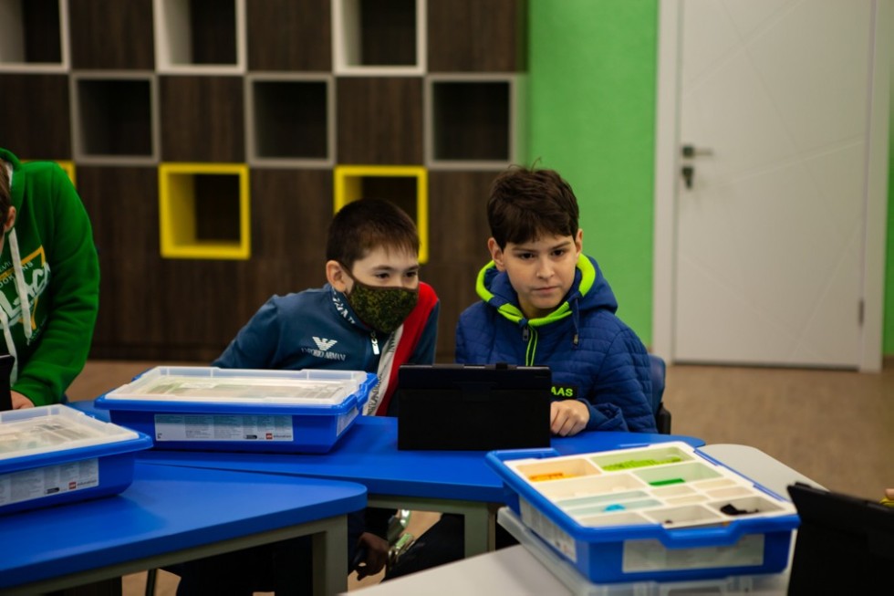 ����������