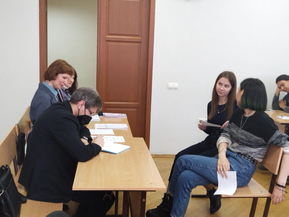 Переводчики ? художники слова, мастера контекста Переводчики ? художники слова, мастера контекста