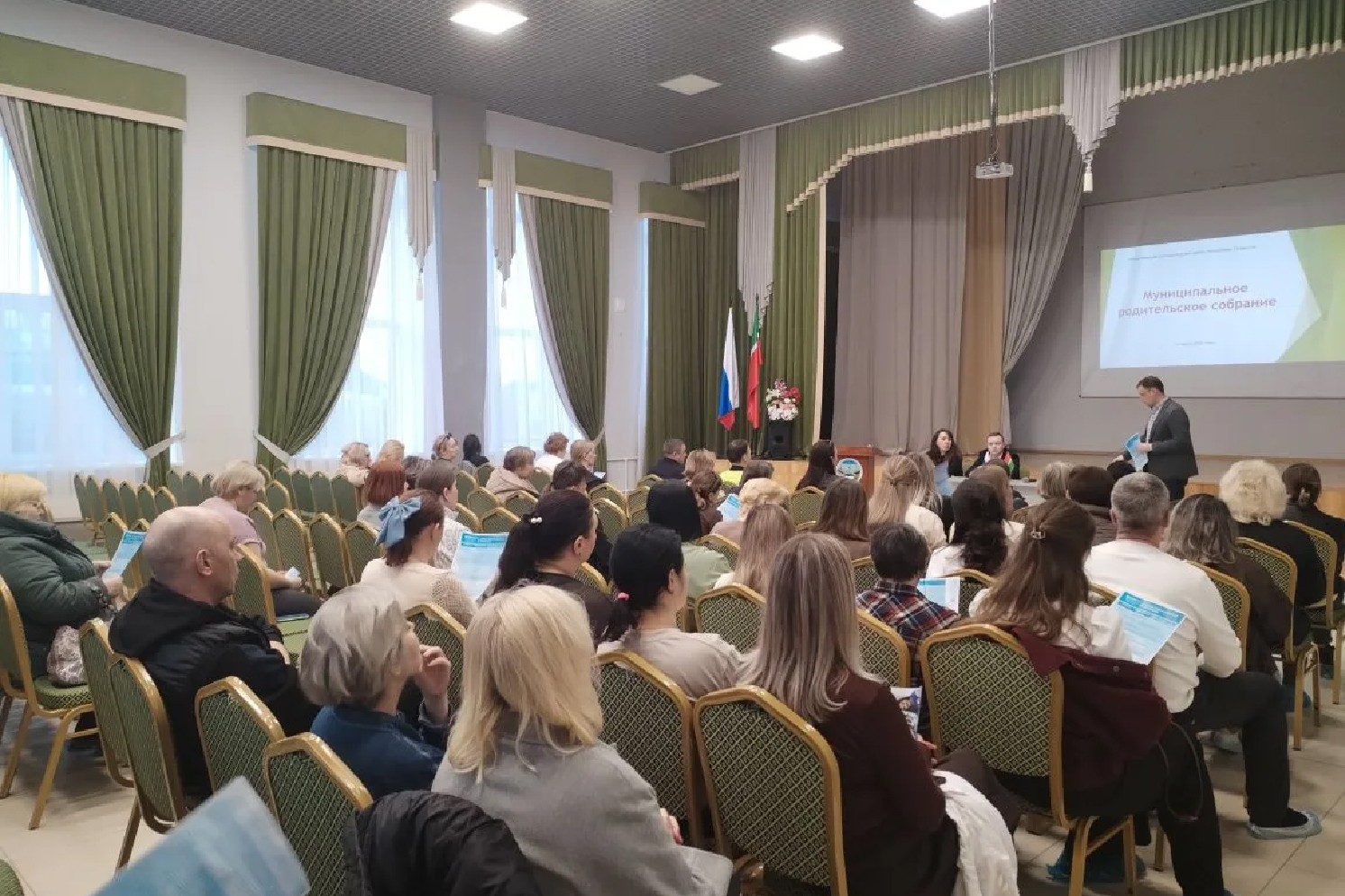 Елабужский институт КФУ провел встречу с родителями выпускников Мензелинского района Елабужский институт КФУ провел встречу с родителями выпускников Мензелинского района