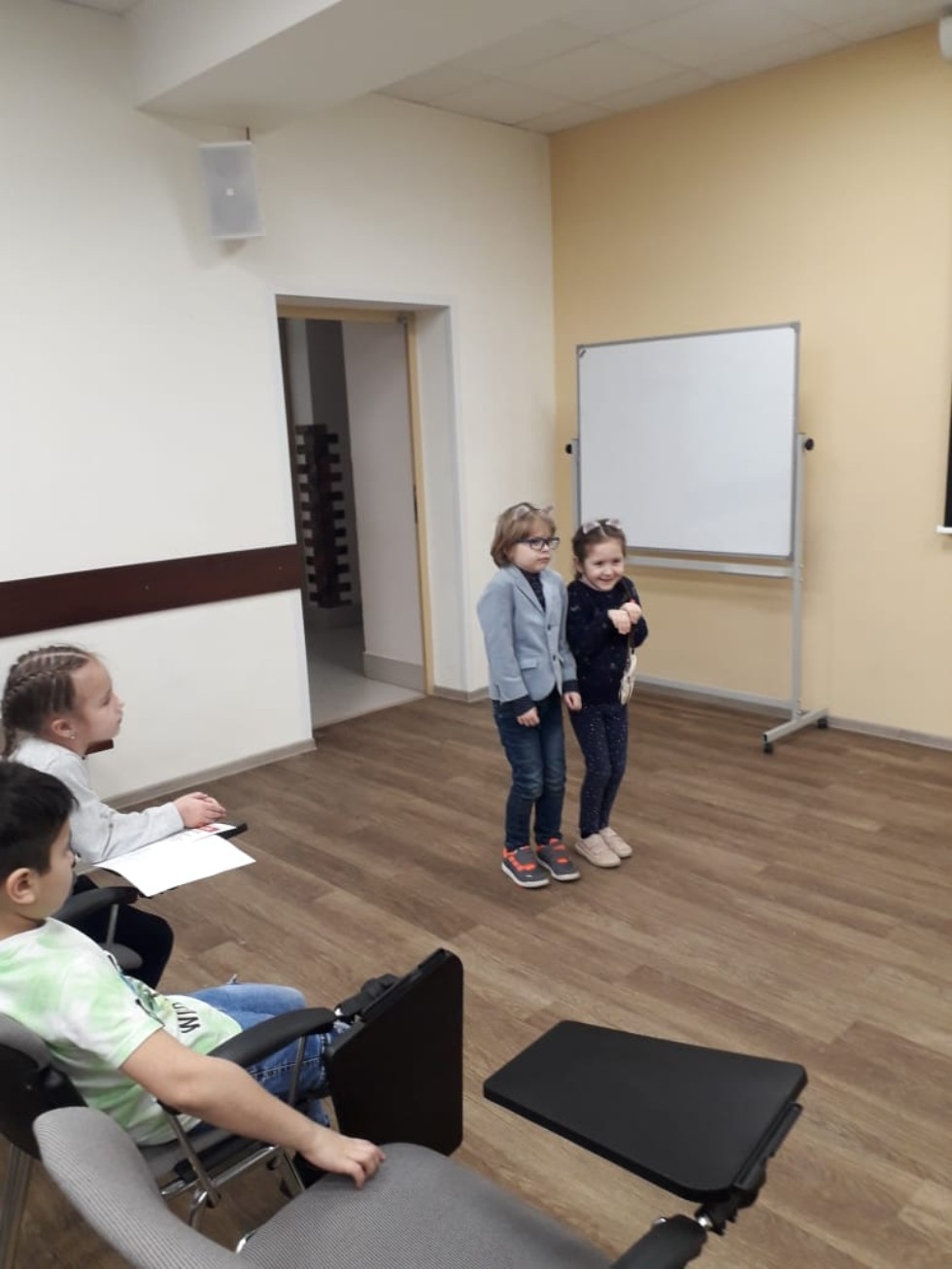 Детский театр 'Радуга' репетирует спектакль по пьесе С.Я.Маршака 'Кошкин дом' Детский театр 'Радуга' репетирует спектакль по пьесе С.Я.Маршака 'Кошкин дом'