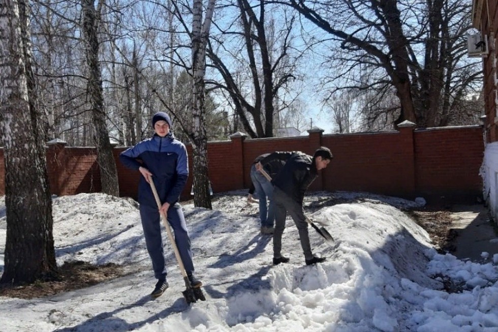 Субботники в Елабужском институте КФУ Субботники в Елабужском институте КФУ