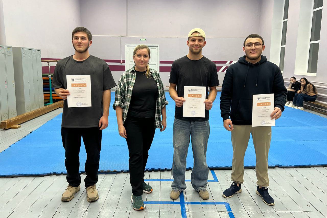 Сильнейших в армрестлинге выявили в Елабужском институте КФУ Сильнейших в армрестлинге выявили в Елабужском институте КФУ