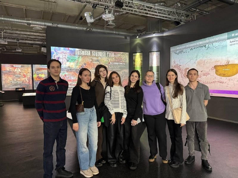 Студенты 2 курса и куратор Салмина С.В. посетили мультимедийную выставку Студенты 2 курса и куратор Салмина С.В. посетили мультимедийную выставку