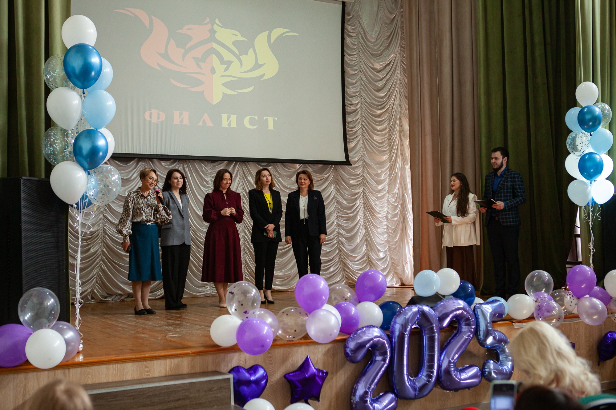 Последний звонок прозвенел на двух отделениях Елабужского института КФУ Последний звонок прозвенел на двух отделениях Елабужского института КФУ