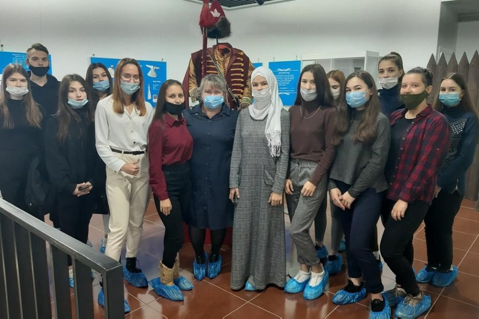 Студенты Елабужского института КФУ посетили выставку Студенты Елабужского института КФУ посетили выставку