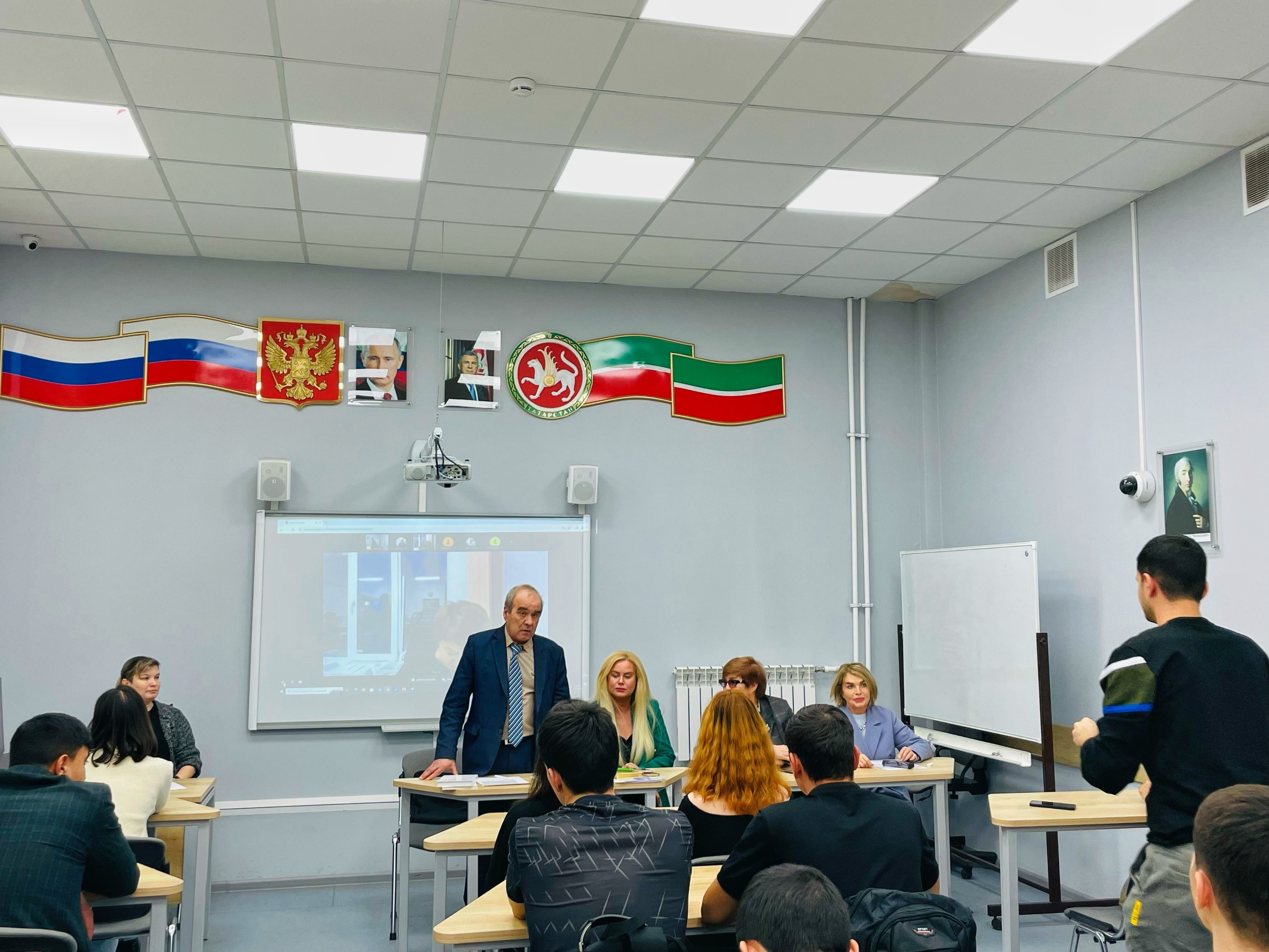 В ИМО КФУ завершила работу традиционная Международная школа-конференция для молодых ученых В ИМО КФУ завершила работу традиционная Международная школа-конференция для молодых ученых