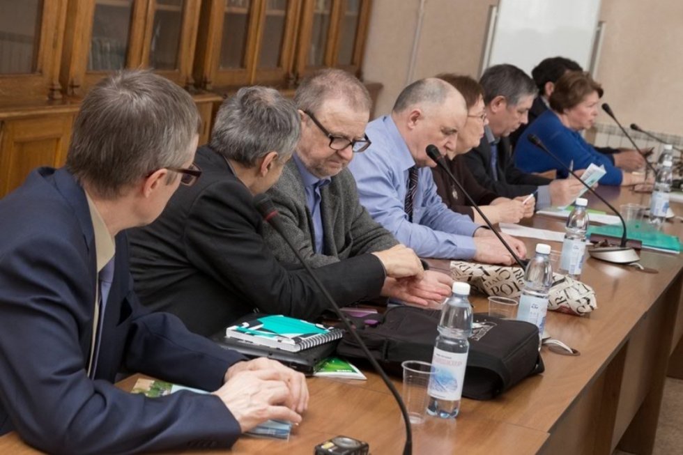 'Теория жива, пока работает на практике' 'Теория жива, пока работает на практике'