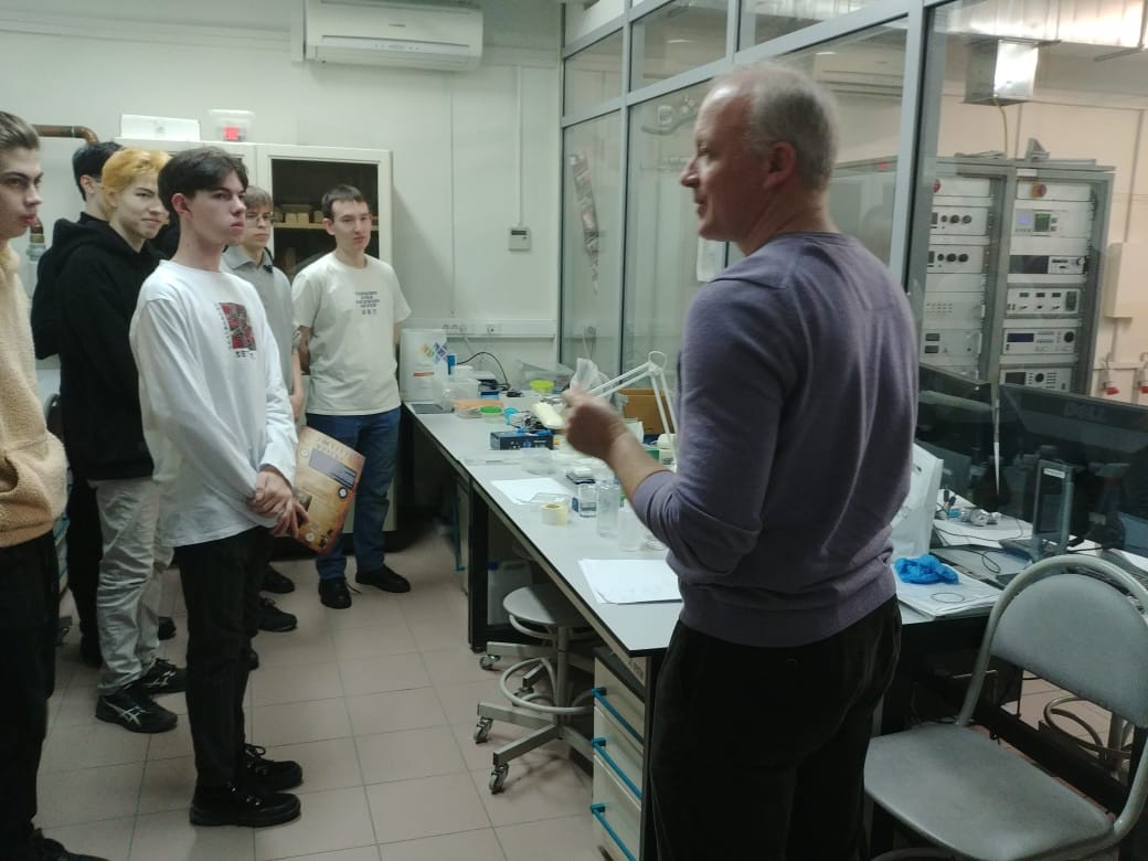 25 февраля Институт физики посетили обучающиеся 2 лицея г. Бугульма, 11 физико-математический класс! 💥 ,КФУ, Институт физики, посетили