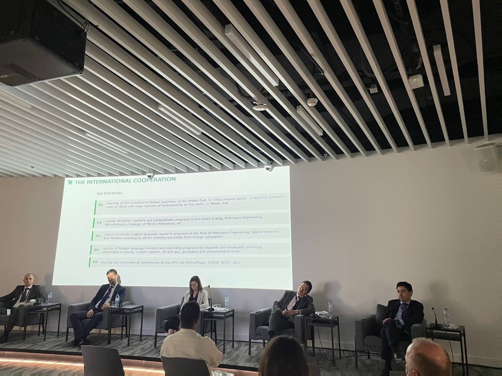 Михаил Абрамский принял участие в визите на 'ЭКСПО-2020' в городе Дубай в составе делегации КФУ Михаил Абрамский принял участие в визите на 'ЭКСПО-2020' в городе Дубай в составе делегации КФУ