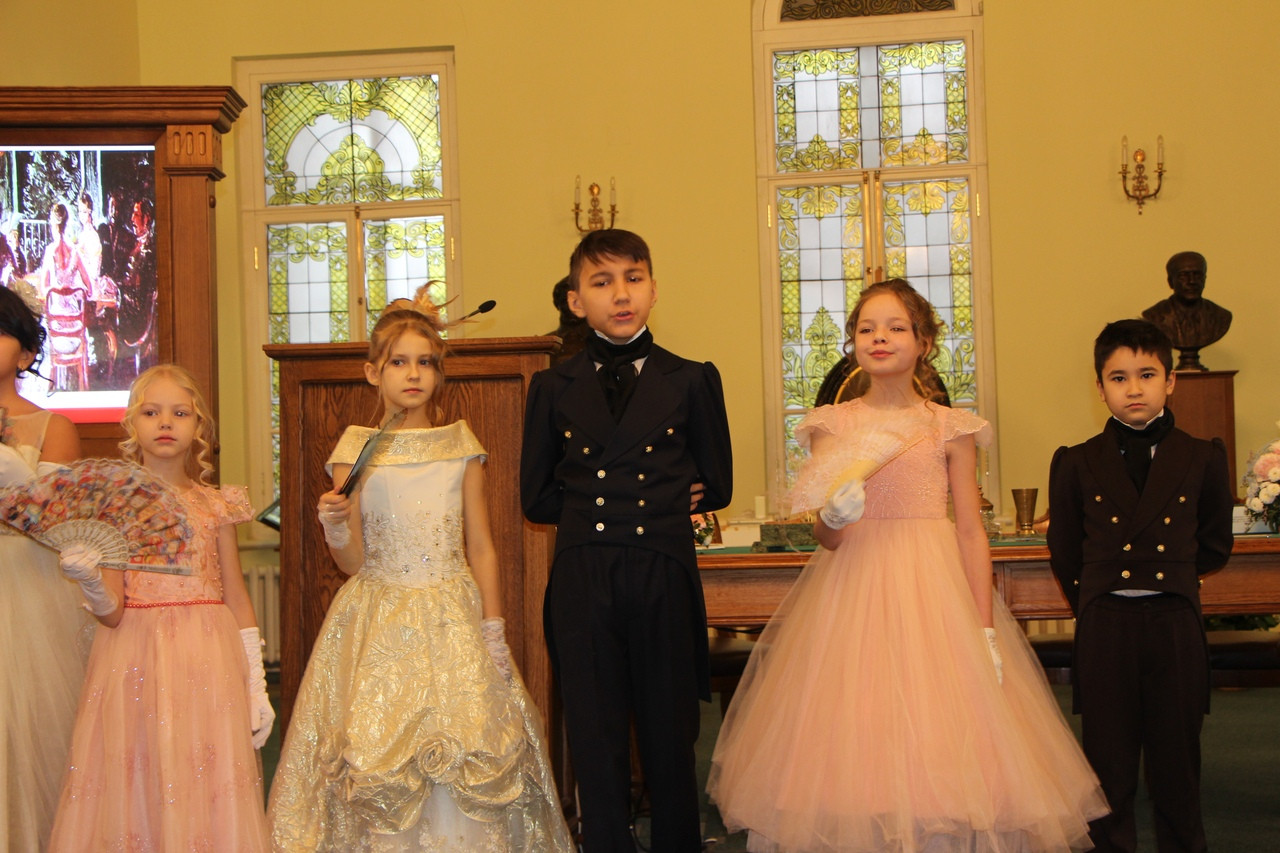 Детский театр 'Радуга' показал спектакль в Музее истории КФУ Детский театр 'Радуга' показал спектакль в Музее истории КФУ