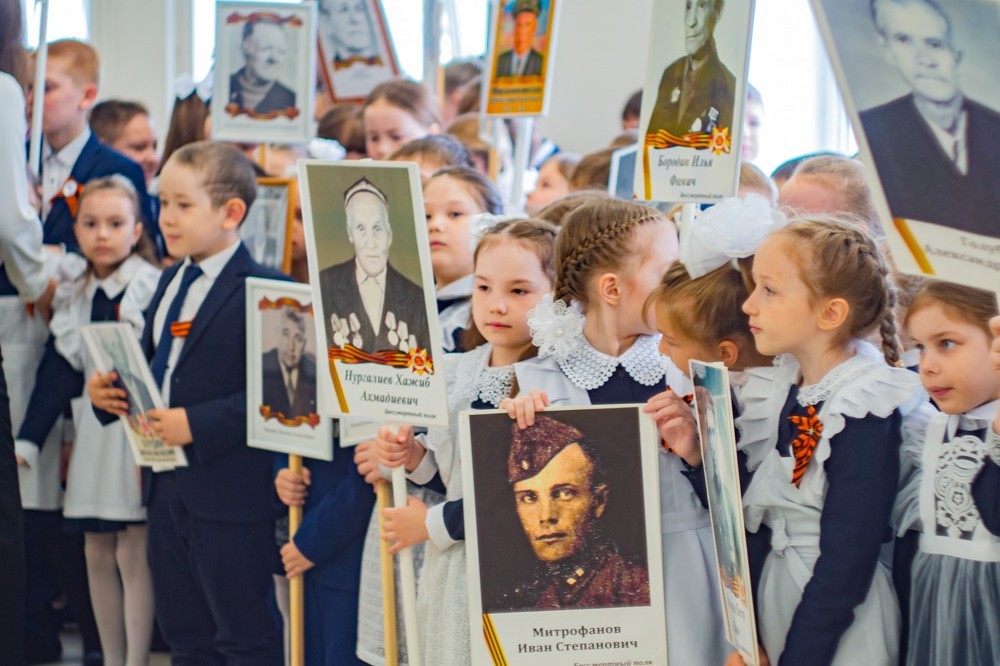 Обучающиеся 'Университетской' школы Елабужского института КФУ совместно с ветеранами посадили деревья в честь Годовщины Победы Обучающиеся 'Университетской' школы Елабужского института КФУ совместно с ветеранами посадили деревья в честь Годовщины Победы