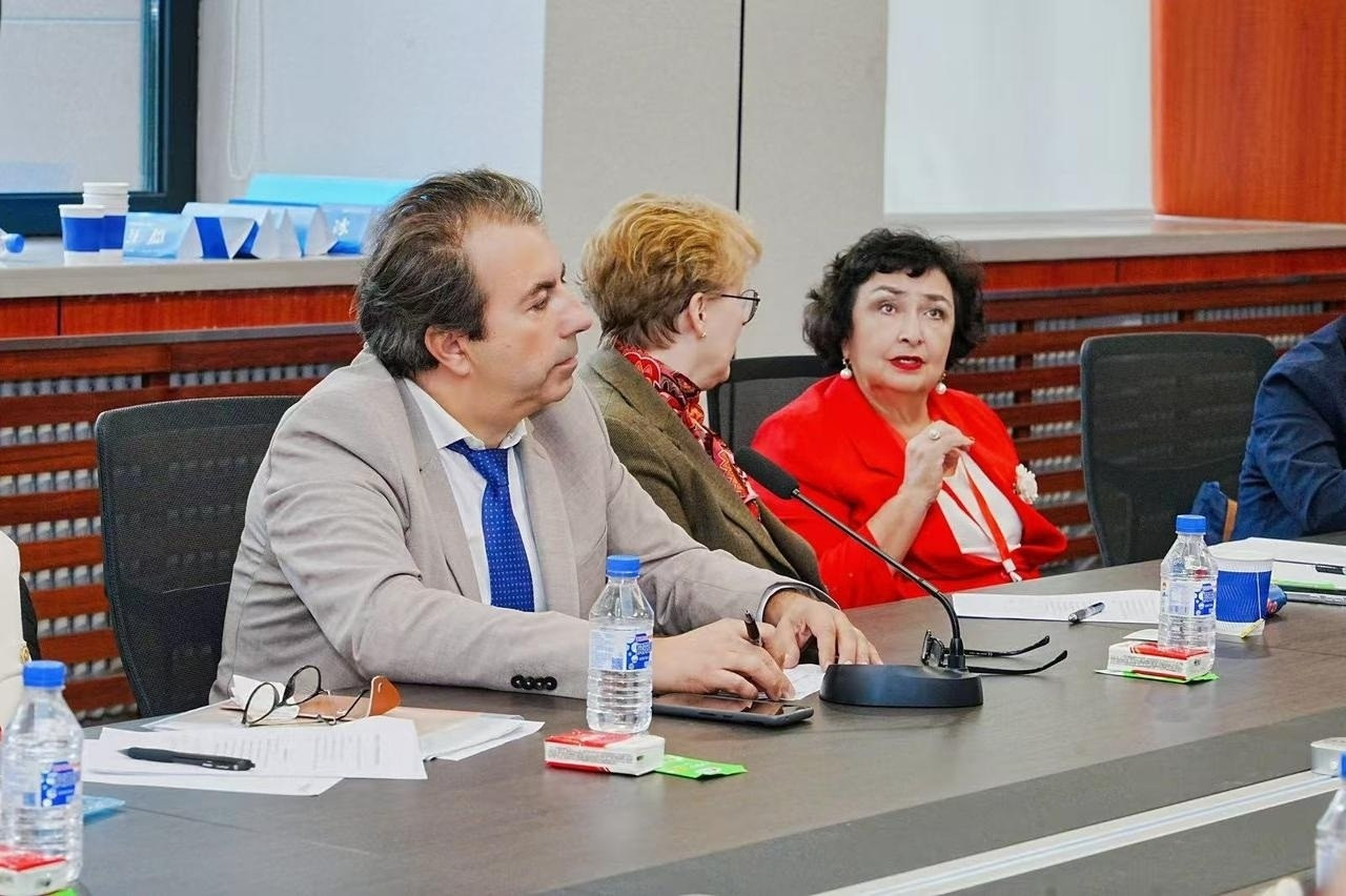 Рабочее заседание руководства Института образования Северо-Восточного педагогического университета (СВПУ, Чанчунь, КНР): развивая международное сотрудничество Рабочее заседание руководства Института образования Северо-Восточного педагогического университета (СВПУ, Чанчунь, КНР): развивая международное сотрудничество