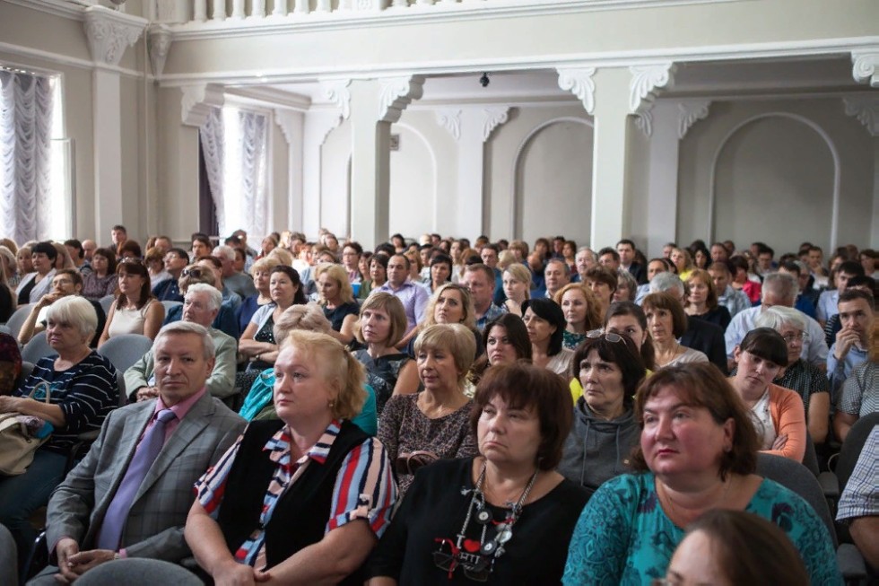В Елабужском институте КФУ прошло совещание трудового коллектива В Елабужском институте КФУ прошло совещание трудового коллектива