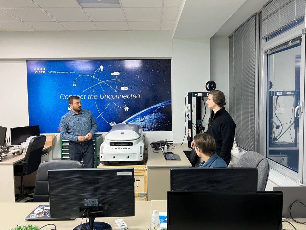 Визит делегации ПАО 'Газпром нефть' в Лабораторию интеллектуальных робототехнических систем Визит делегации ПАО 'Газпром нефть' в Лабораторию интеллектуальных робототехнических систем
