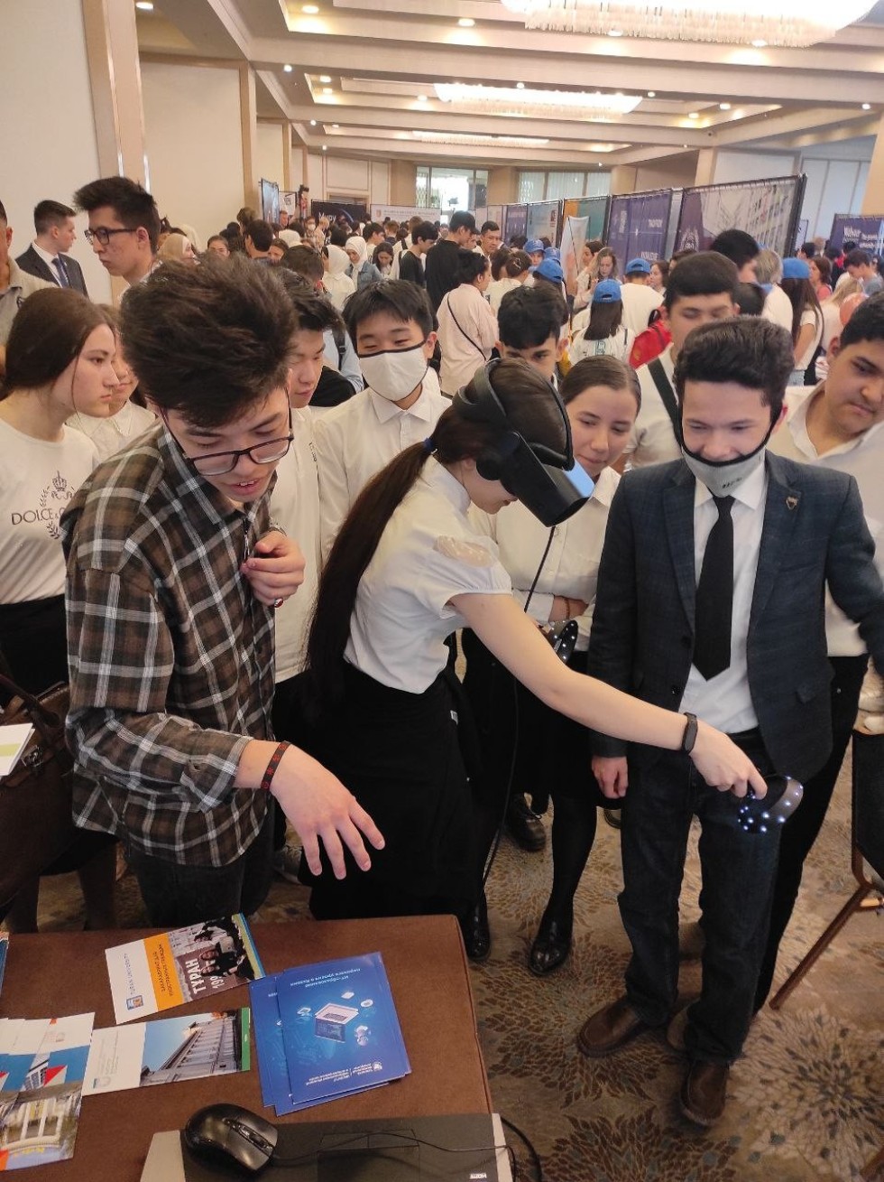 Заместитель директора по развитию ИТИС Ирина Максимова посетила выставку 'Образование и профессия' в Ташкенте Заместитель директора по развитию ИТИС Ирина Максимова посетила выставку 'Образование и профессия' в Ташкенте