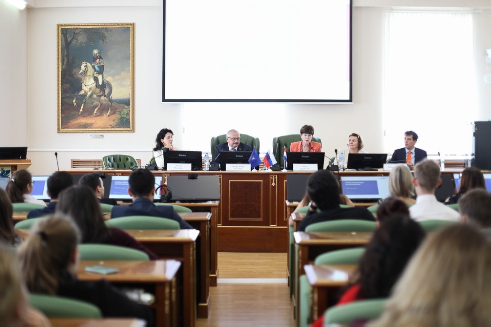 Netherlands Ambassador Renée Jones-Bos met with students at the Institute of International Relations