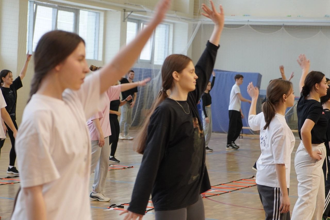 Весёлые старты 'Смелые и задорные': путь к дружному коллективу. Весёлые старты 'Смелые и задорные': путь к дружному коллективу.