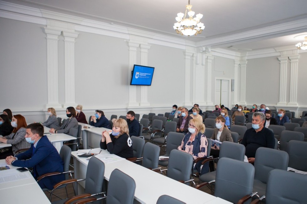 Ilshat Gafurov opened the presentation of Student Scientific Classes at the Elabuga Institute